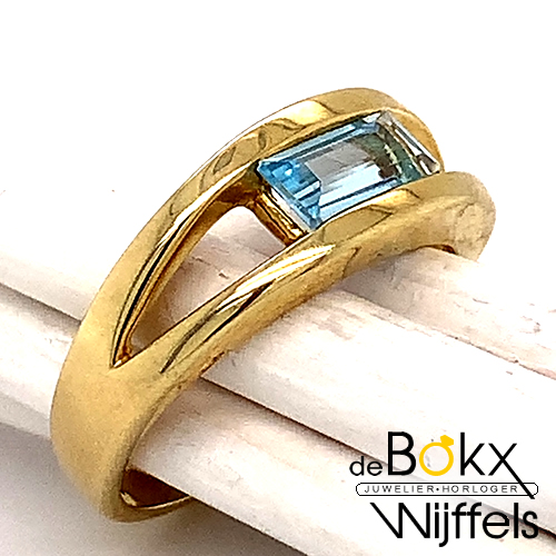 Geel gouden ring met blauwe topaas maat 55 - 51542