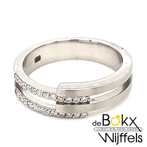 Diamanten ring in witgouden maat 53 - 51594