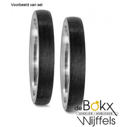 Smalle titanium trouwring met carbon 52483 - 56220