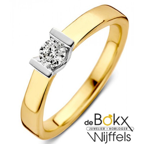 Gewaad Plakken Architectuur Ringen - Gouden ring met een diamant van 0.20crt, de ring maat is 54. Ieder  jaar presenteren wij een bijzondere jaarring, waarin onze liefde voor  diamant en design samenkomen. Dit jaar ontwierpen