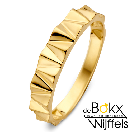 Stoere gouden ring met motief maat 52 - 58127